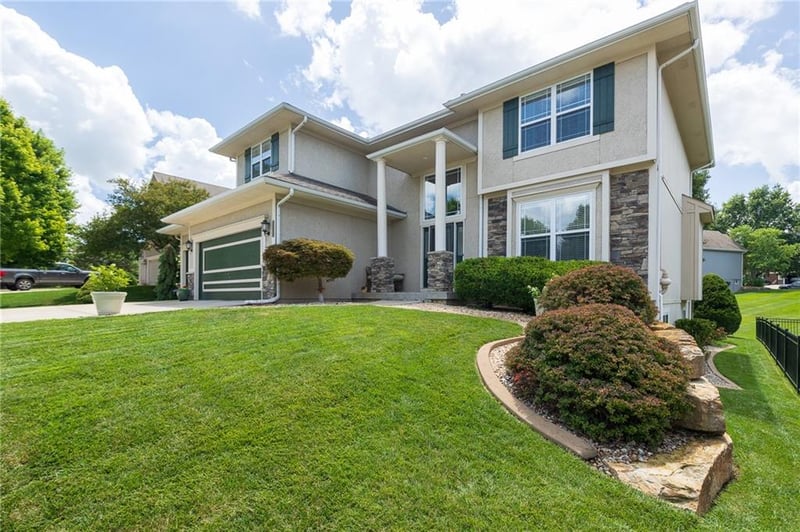 2707 SW 9th Ter, Lee's Summit, MO 64081