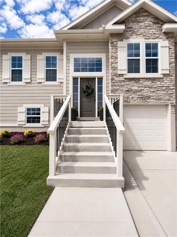 610 11th St, Kearney, MO 64060