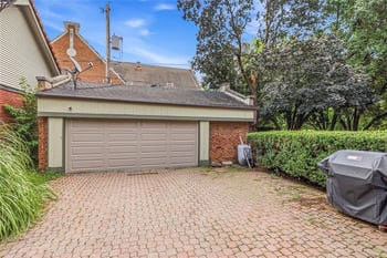 3681 Madison Ave, Kansas City, MO 64111