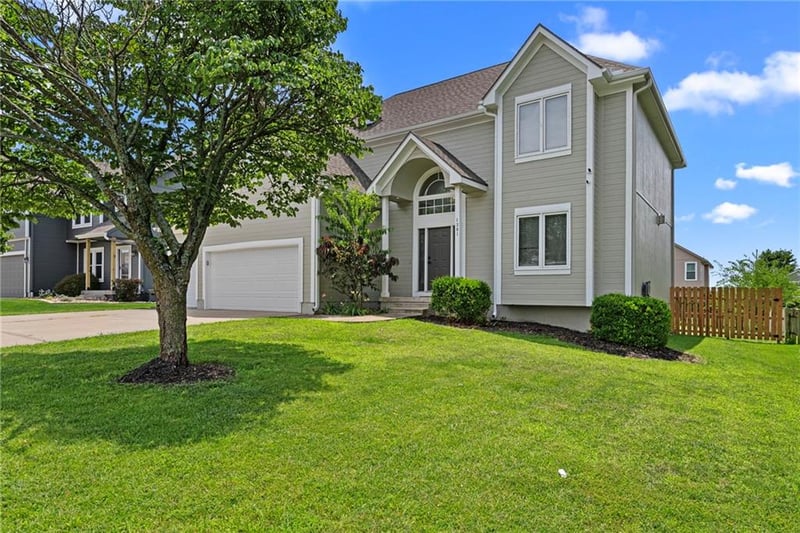 1301 12th St, Lee's Summit, MO 64081