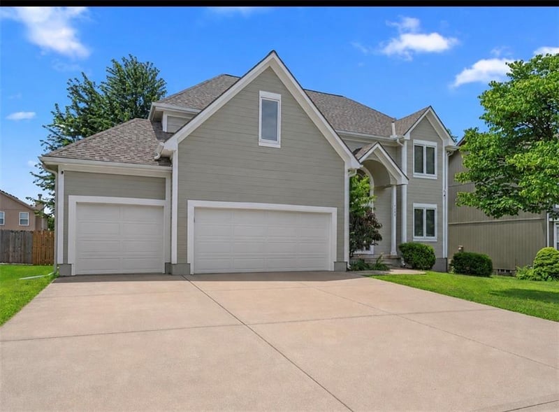 1301 12th St, Lee's Summit, MO 64081