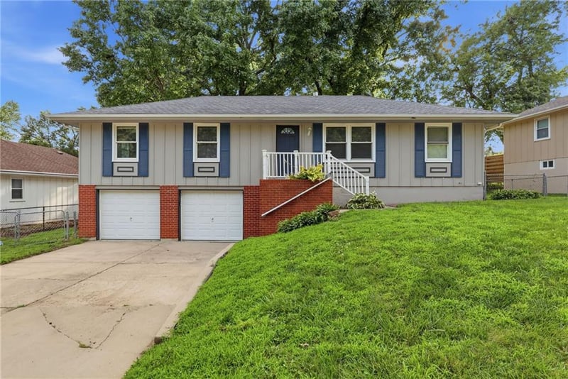 3714 Breckenridge Dr, Independence, MO 64055