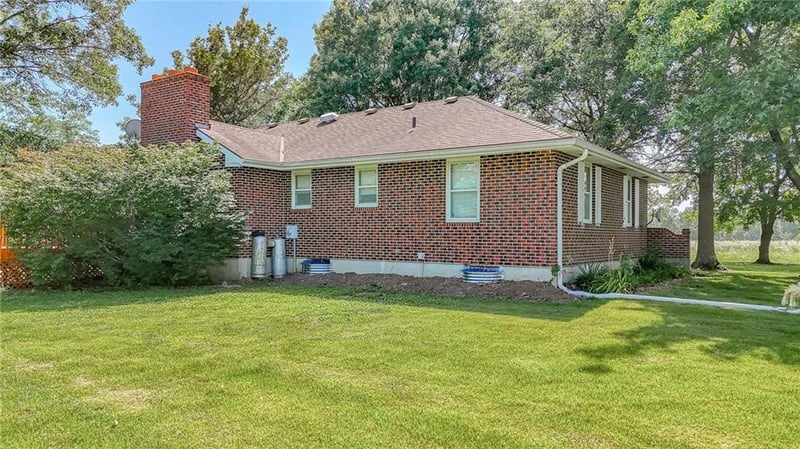 75 1501 Rd, Holden, MO 64040
