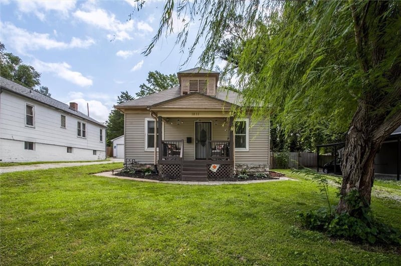 1833 Hedges Ave, Independence, MO 64052
