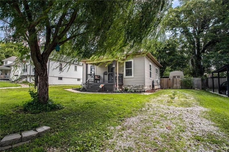 1833 Hedges Ave, Independence, MO 64052