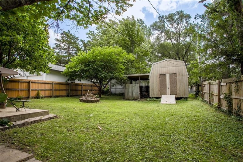 1833 Hedges Ave, Independence, MO 64052