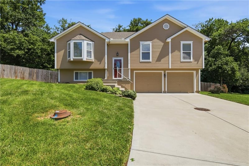 2358 Overbrook Dr, Blue Springs, MO 64029