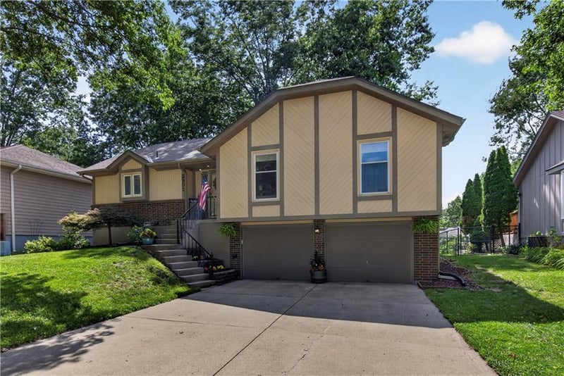 3901 10th Street Ter, Blue Springs, MO 64015
