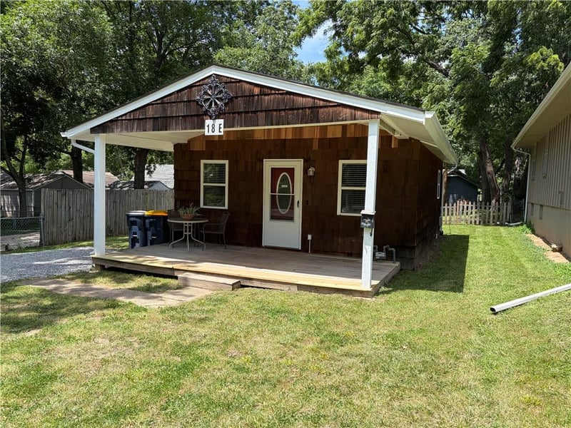 18 81st St, Kansas City, MO 64114