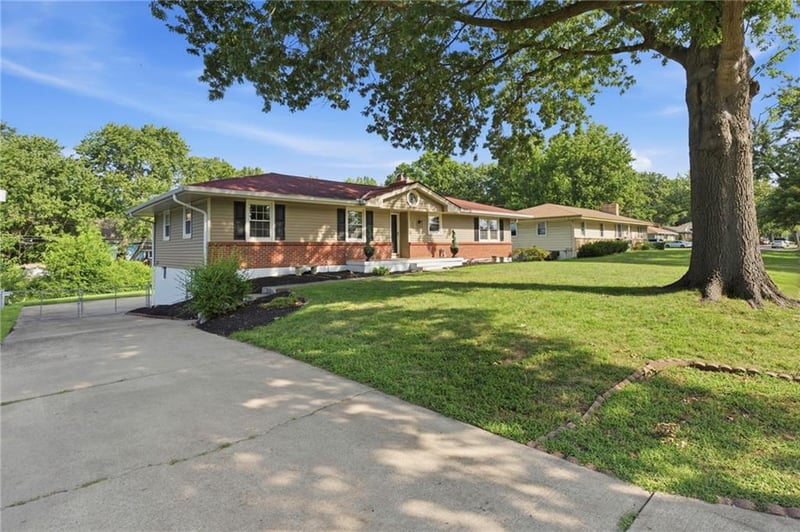 8304 Willow Way, Raytown, MO 64138