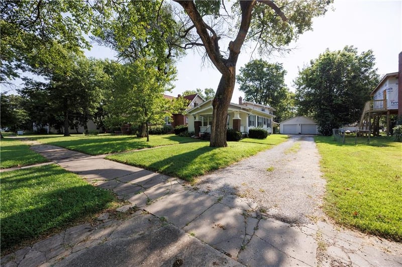 428 11th St, Fredonia, KS 66736