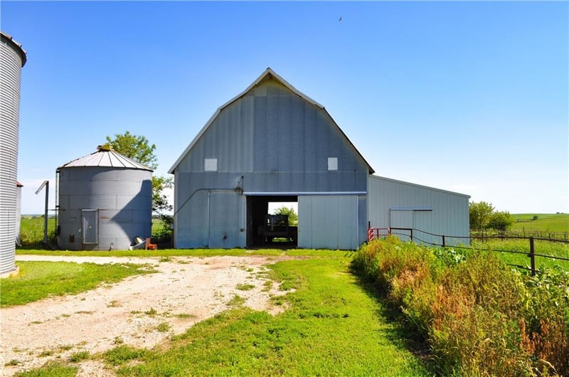 21718 395th St, Graham, MO 64465