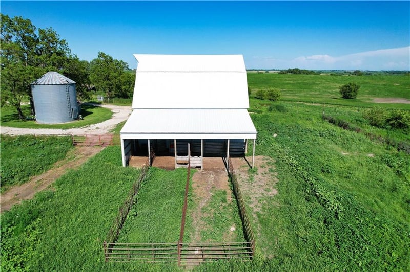 21718 395th St, Graham, MO 64465