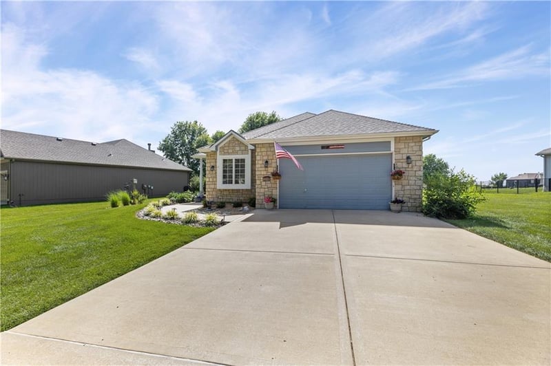 29412 Rockwood Ave, Paola, KS 66071