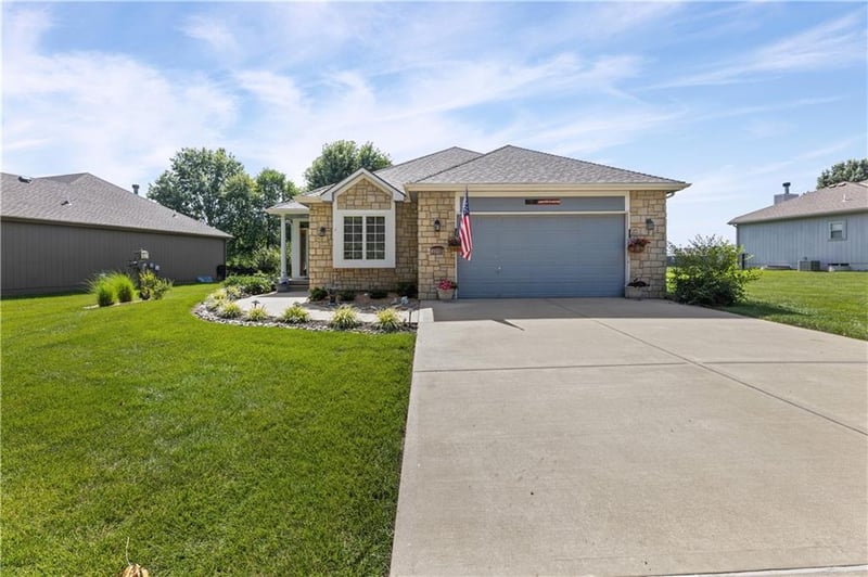 29412 Rockwood Ave, Paola, KS 66071