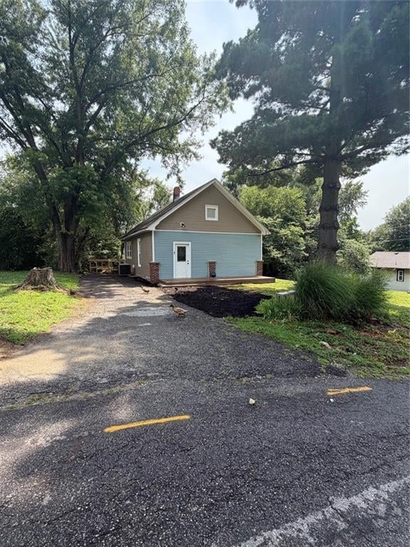 1404 Cudmore Ave, St Joseph, MO 64503