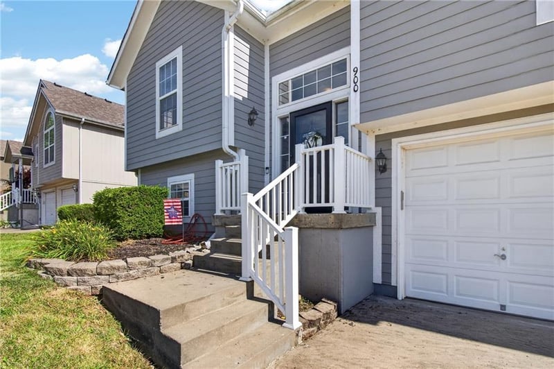 900 Coachman Dr, Pleasant Hill, MO 64080