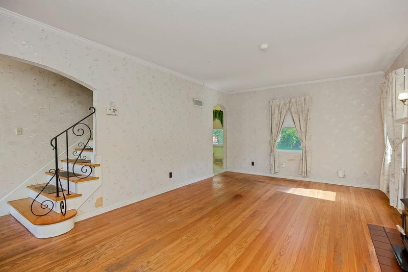 3214 Vivion Rd, Kansas City, MO 64119