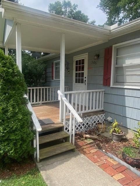 306 Harris Dr, Greenwood, MO 64034