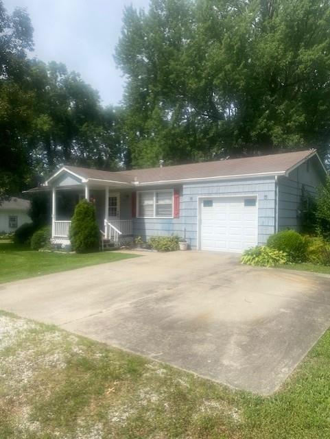 306 Harris Dr, Greenwood, MO 64034