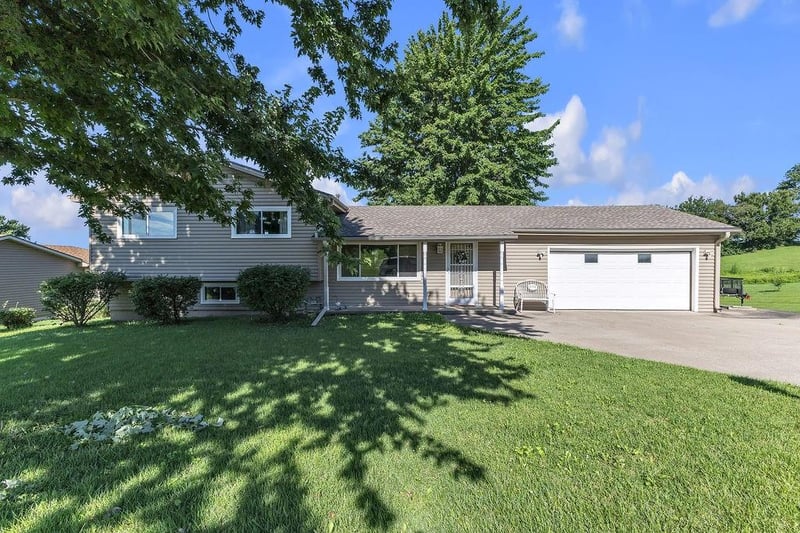 5702 18th St, St Joseph, MO 64504
