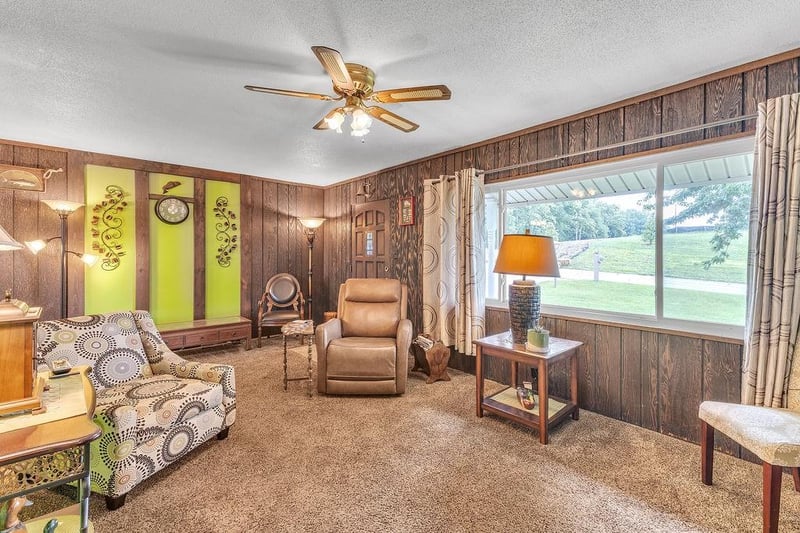 5702 18th St, St Joseph, MO 64504