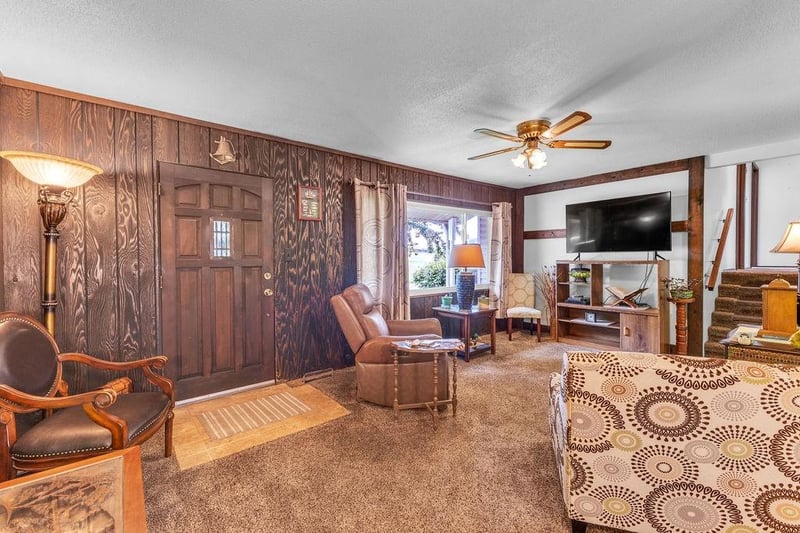 5702 18th St, St Joseph, MO 64504