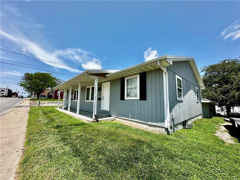 213 E 1st St, Maryville, MO 64468