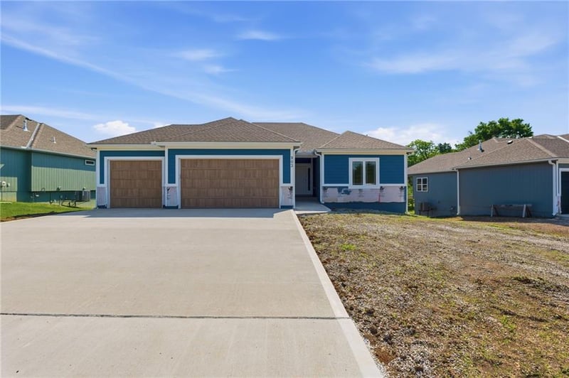 903 Captain Merriman Dr, Freeman, MO 64746