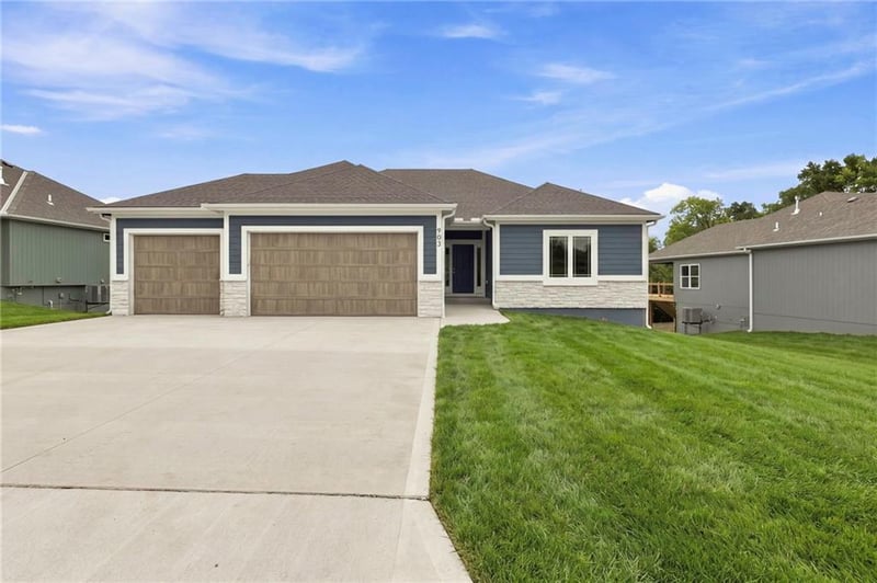 903 Captain Merriman Dr, Freeman, MO 64746