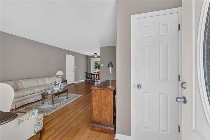 5508 99th Ter, Overland Park, KS 66207