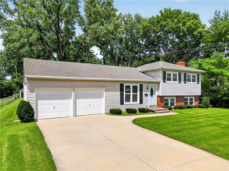 5508 99th Ter, Overland Park, KS 66207