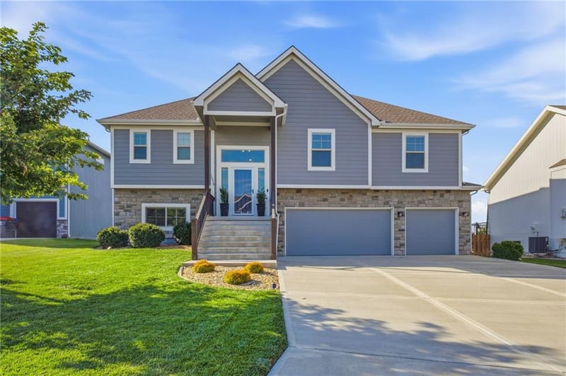 16029 Glenview St, Basehor, KS 66007
