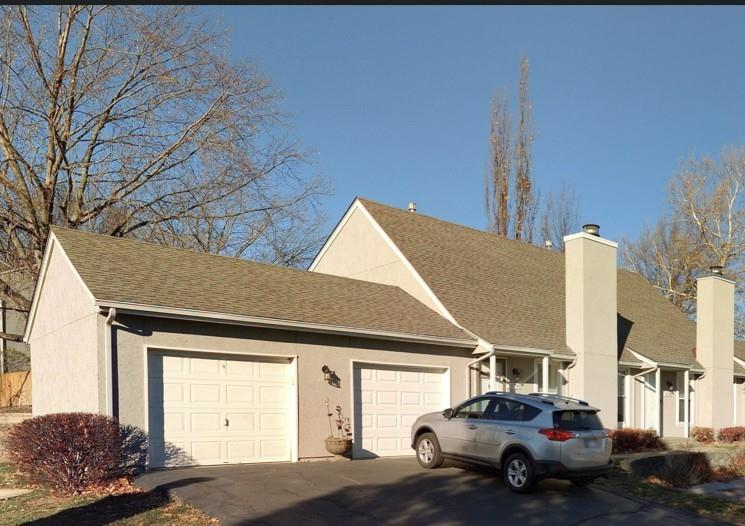 10790 Oakmont St, Overland Park, KS 66210