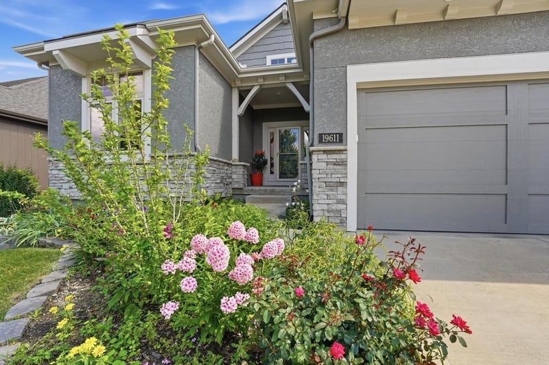 19611 100th St, Lenexa, KS 66220