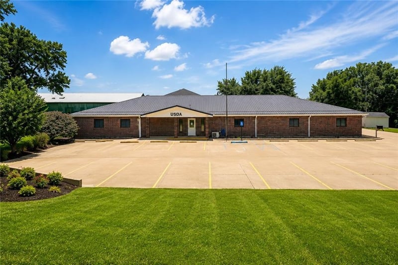 118 Davis St, Mound City, MO 64470