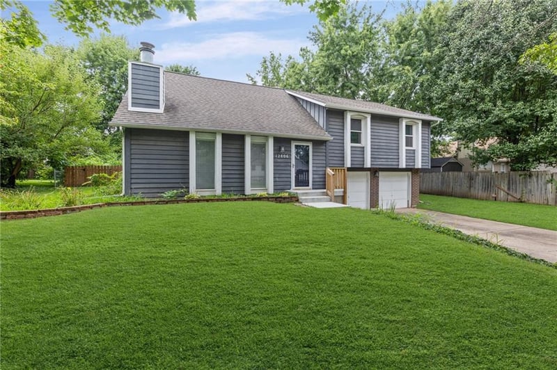 12806 Seminole Dr, Olathe, KS 66062