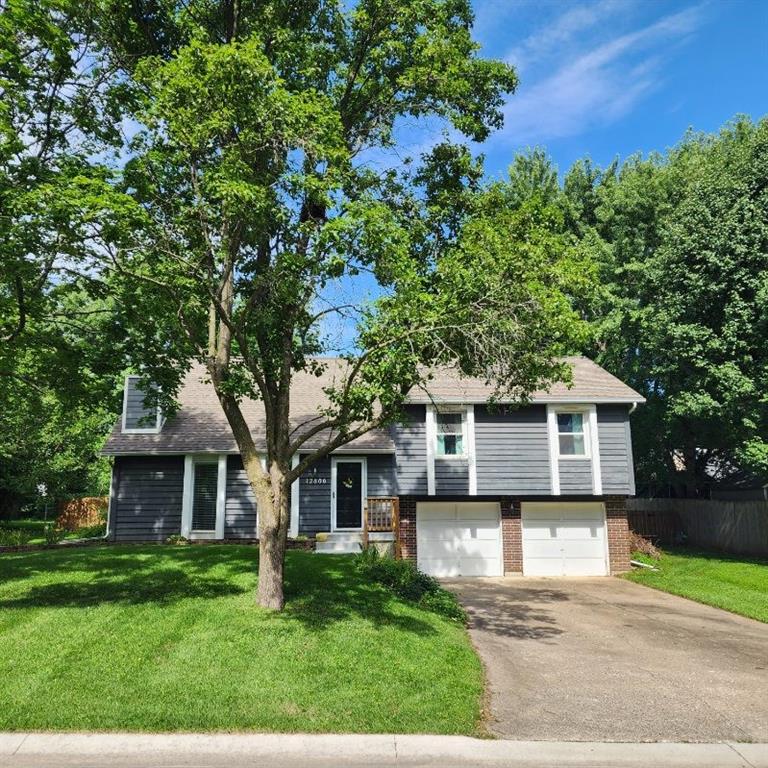 12806 Seminole Dr, Olathe, KS 66062