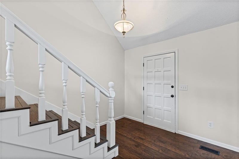 12806 Seminole Dr, Olathe, KS 66062
