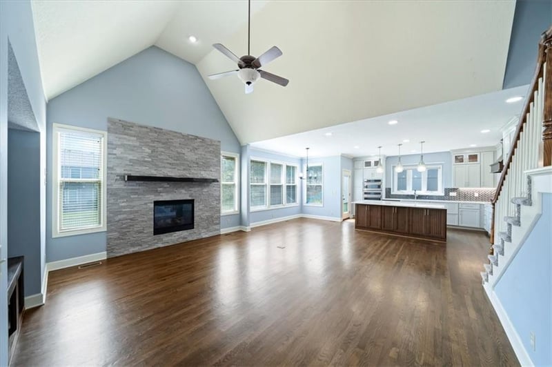725 Winterwalk Ln, Lee's Summit, MO 64081