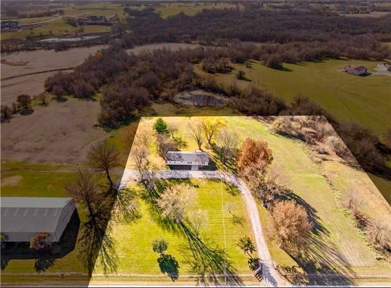 2675 W 215th St, Bucyrus, KS 66013