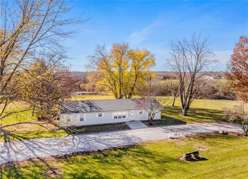 2675 W 215th St, Bucyrus, KS 66013