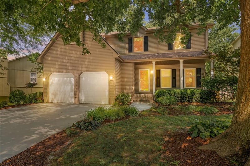 4508 NE Kingston Dr, Lee's Summit, MO 64064