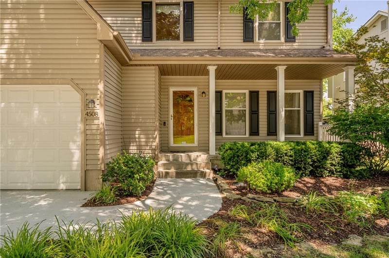 4508 NE Kingston Dr, Lee's Summit, MO 64064