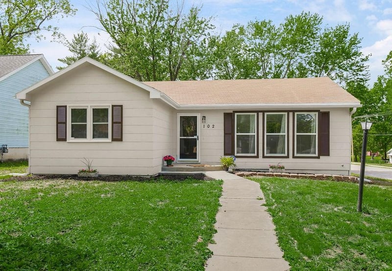 102 18th St, Leavenworth, KS 66048