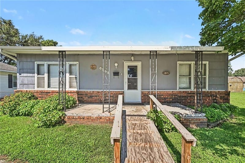 6538 Grant St, St Joseph, MO 64504