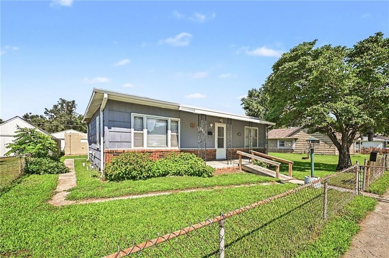 6538 Grant St, St Joseph, MO 64504
