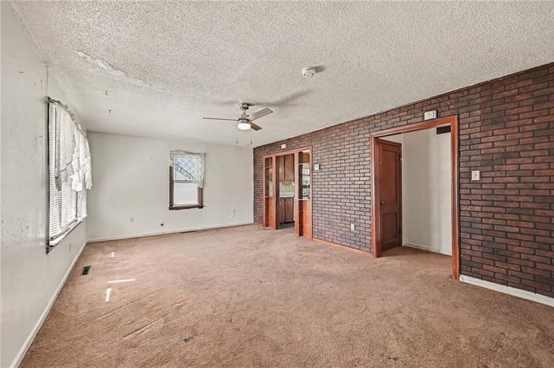 6538 Grant St, St Joseph, MO 64504