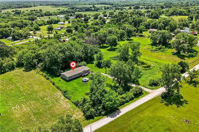 16095 Venus Rd, Lawson, MO 64062