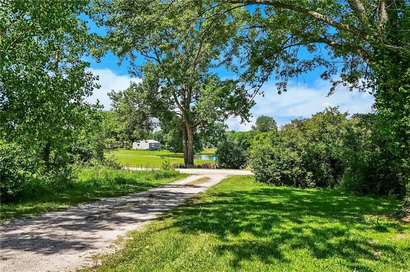 16095 Venus Rd, Lawson, MO 64062
